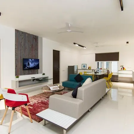 Flamingos Service Apartment